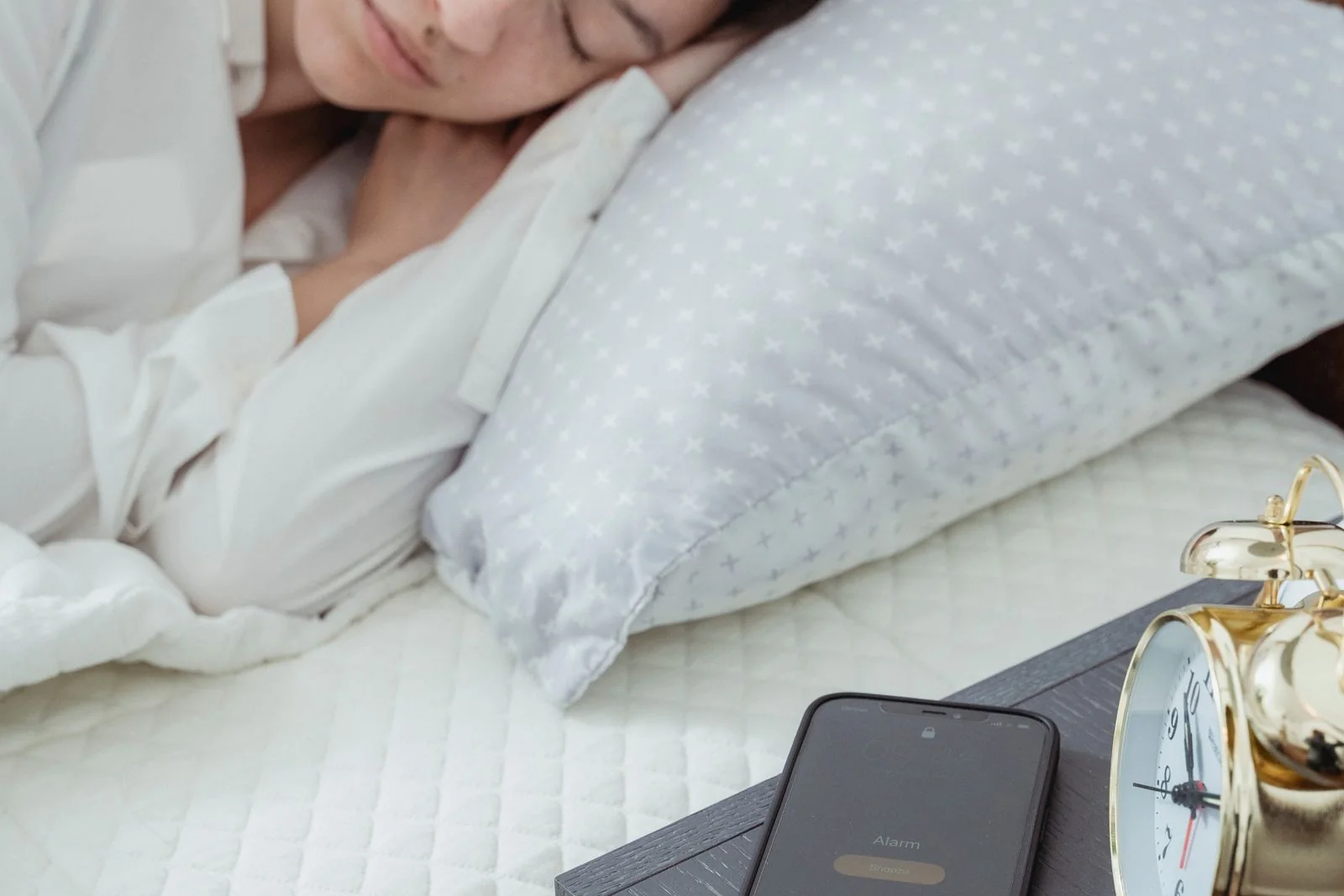 白噪音有助于睡眠吗？音量和使用场景比声音类型重要